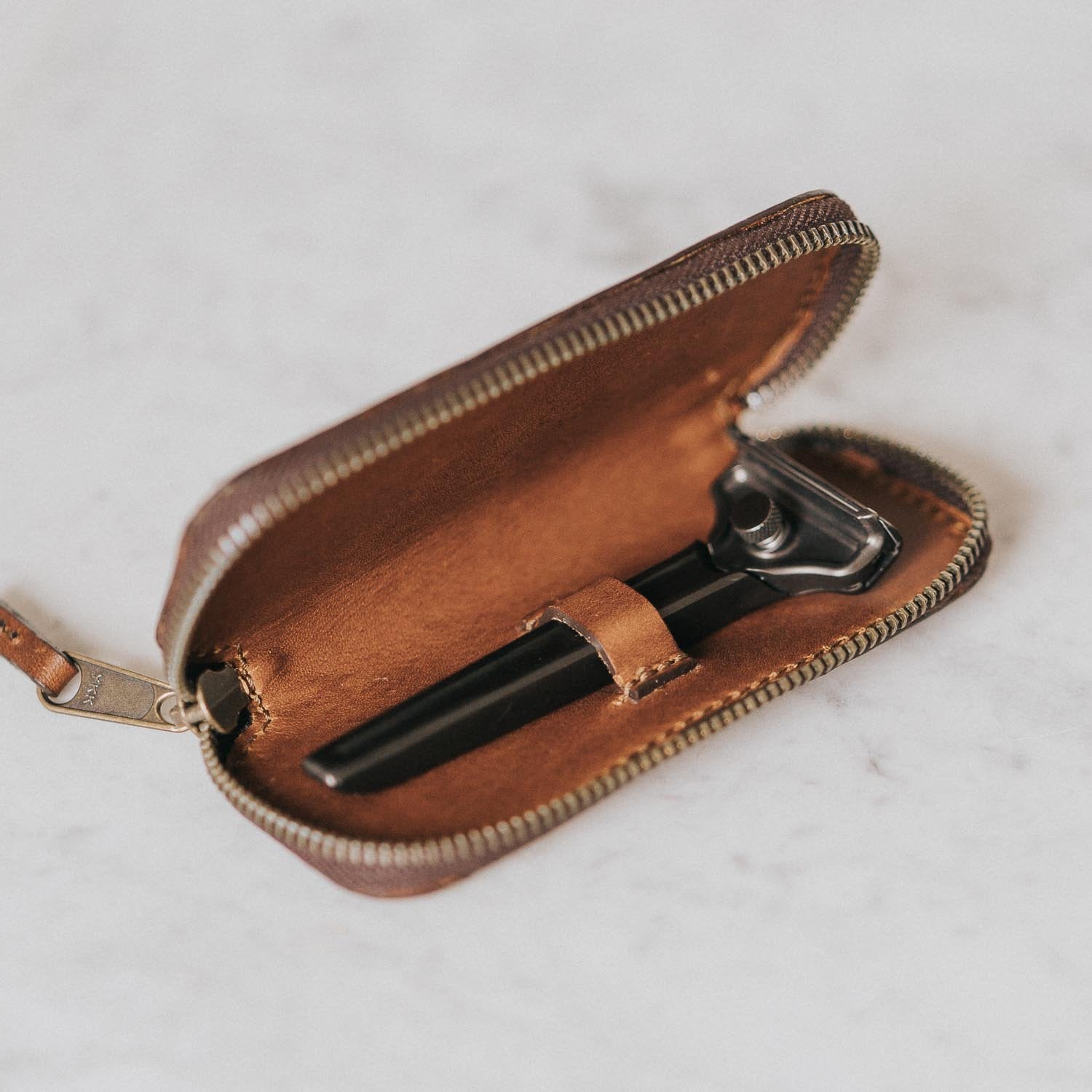 The Single Edge Travel Case